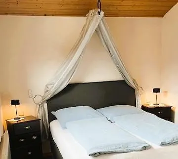 Ferienhaus zwischen Wald und See